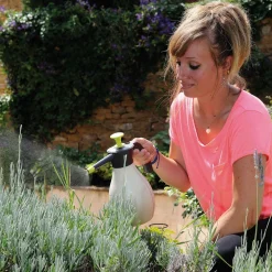 Pulvérisateur Pure 2L HOZELOCK - Traitez vos plantes sans effort